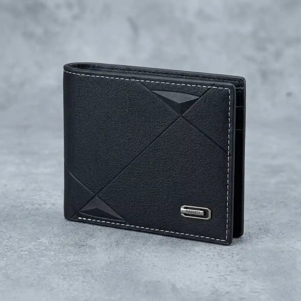 Carteira Masculina Pequena Axion Black em pé sobre fundo cinza 
