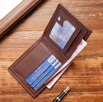 Carteira Masculina Pequena Axion Brown  aberta sobre mesa