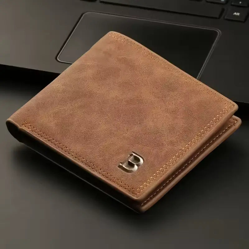 Carteira Masculina Pequena Bravus Brown deitada sob fundo preto