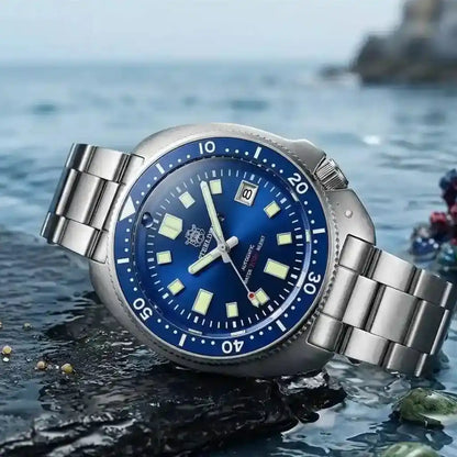 Relógio Automático Masculino Marinor Blue Sobre Pedra à Beira D'Água