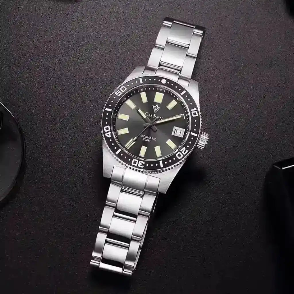 Relógio Automático Masculino Nautic Black com close nos ponteiros 