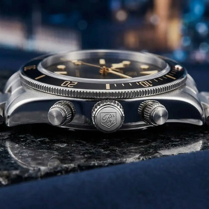 Relógio Automático Masculino Vórtex Black com close nos botões laterais 