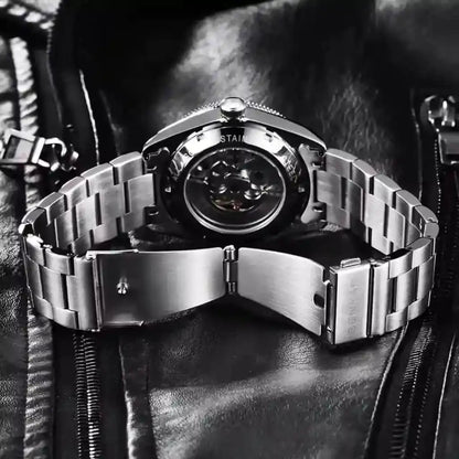 Relógio Automático Masculino Vórtex Black com close no fecho dobável 
