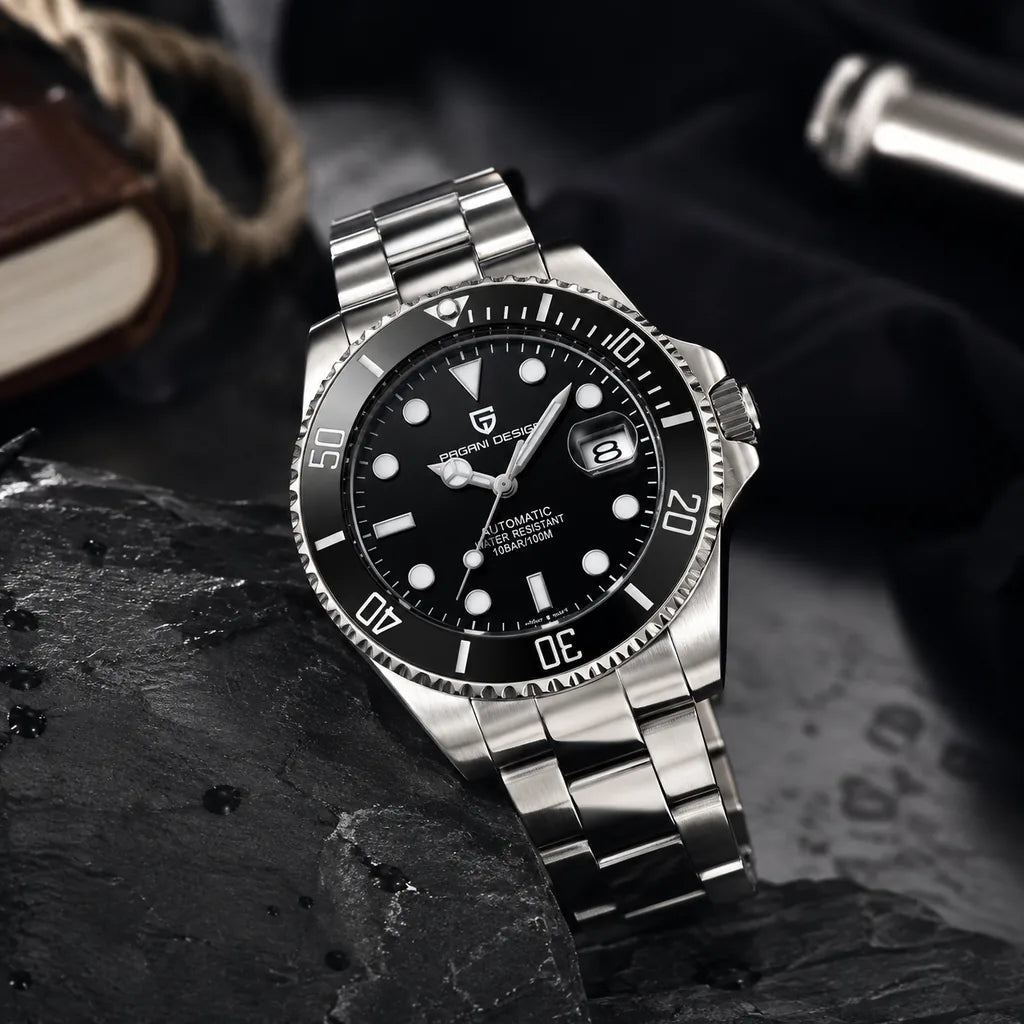 Relógio Masculino Automático Cobalt Black sobre rochas