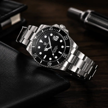 Relógio Masculino Automático Cobalt Black sobre carteira