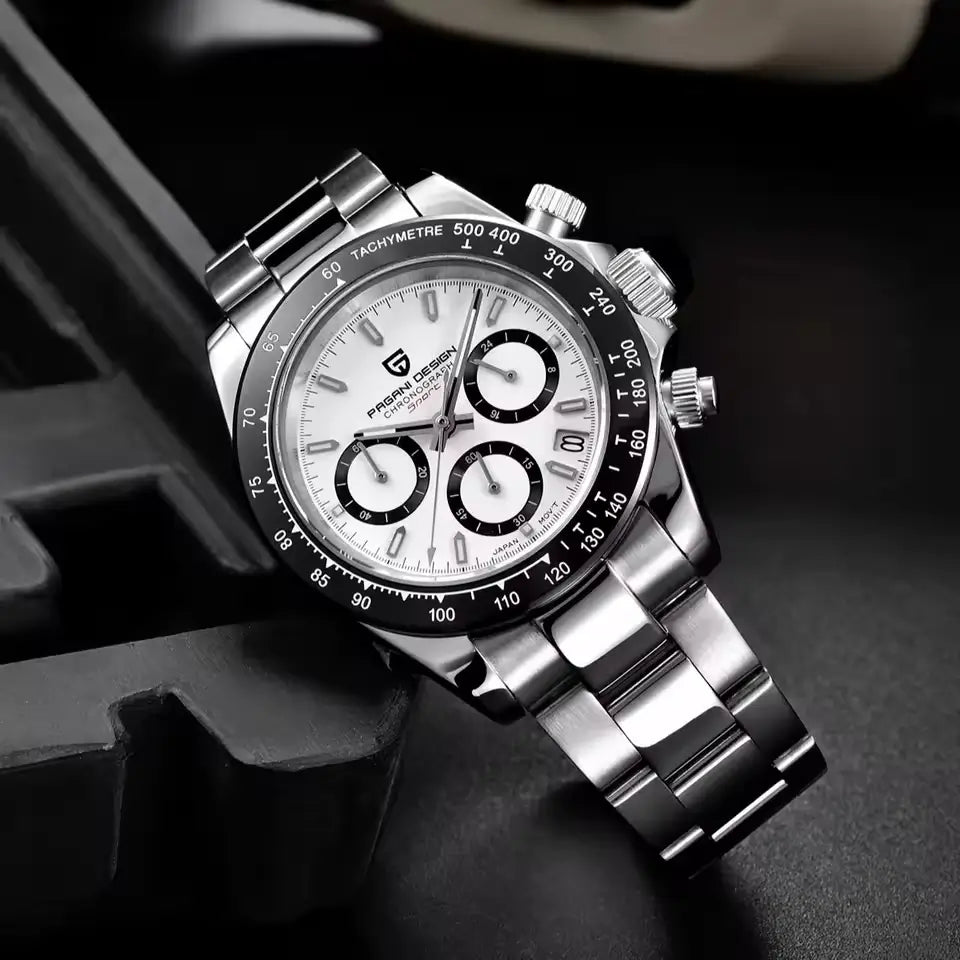 Ponteiros funcionais e subdials do Auralis White em closeup lateral