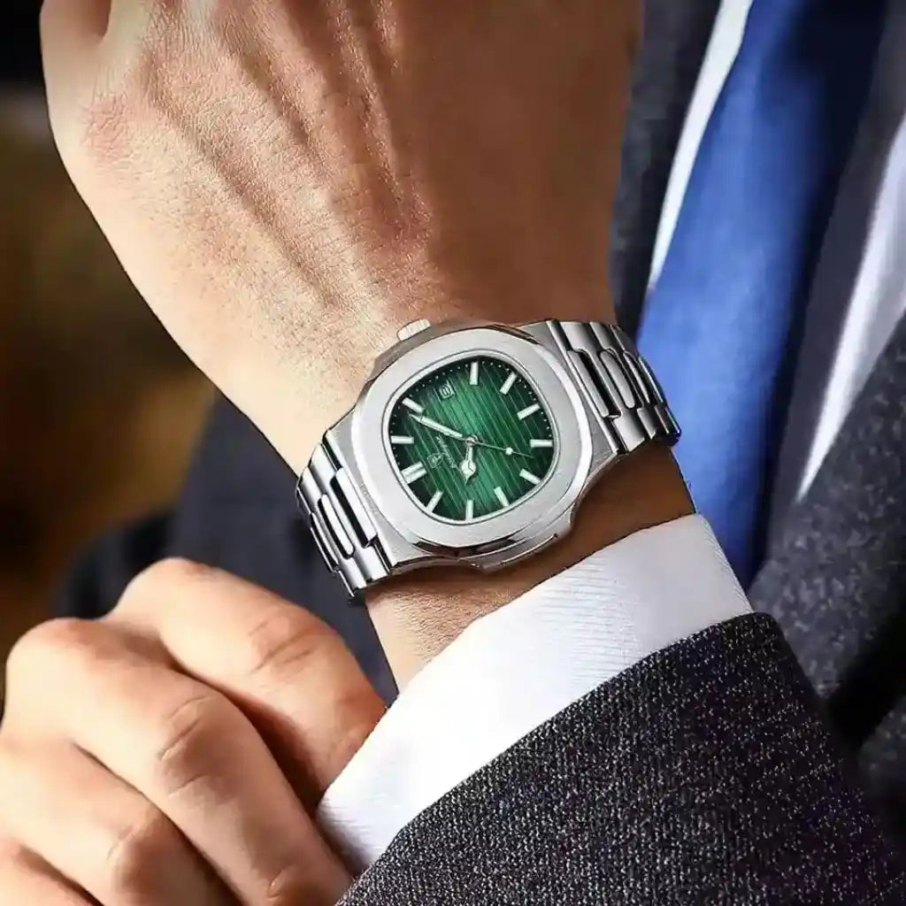 Relógio Masculino Quartzo Axis Green com close no mostrador verde exibindo ponteiros e índices em detalhe