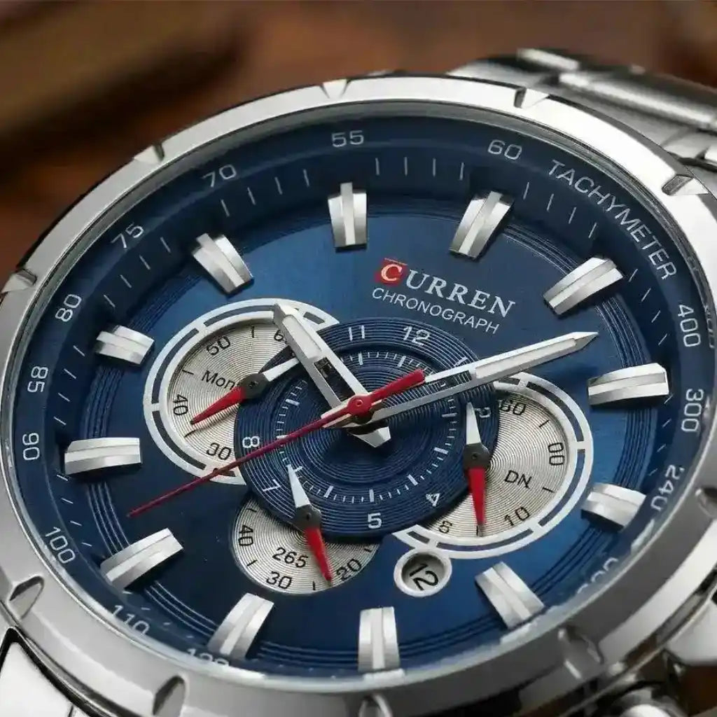 Relógio Masculino Quartzo Velthor Dark Blue com close no mostrador azul escuro exibindo sub-dials cronográficos e ponteiros luminosos em detalhe
