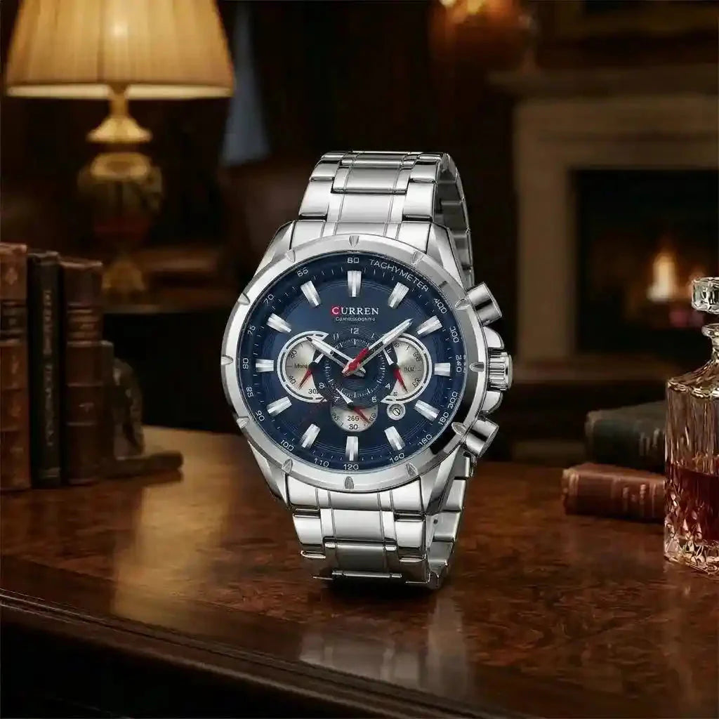 Relógio Masculino Quartzo Velthor Dark Blue em pé sobre mesa destacando o design imponente com caixa em liga metálica e pulseira de aço