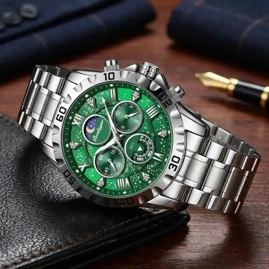 Relogio Quartzo Masculino Lunaris Green deitado sobre superfície de couro 