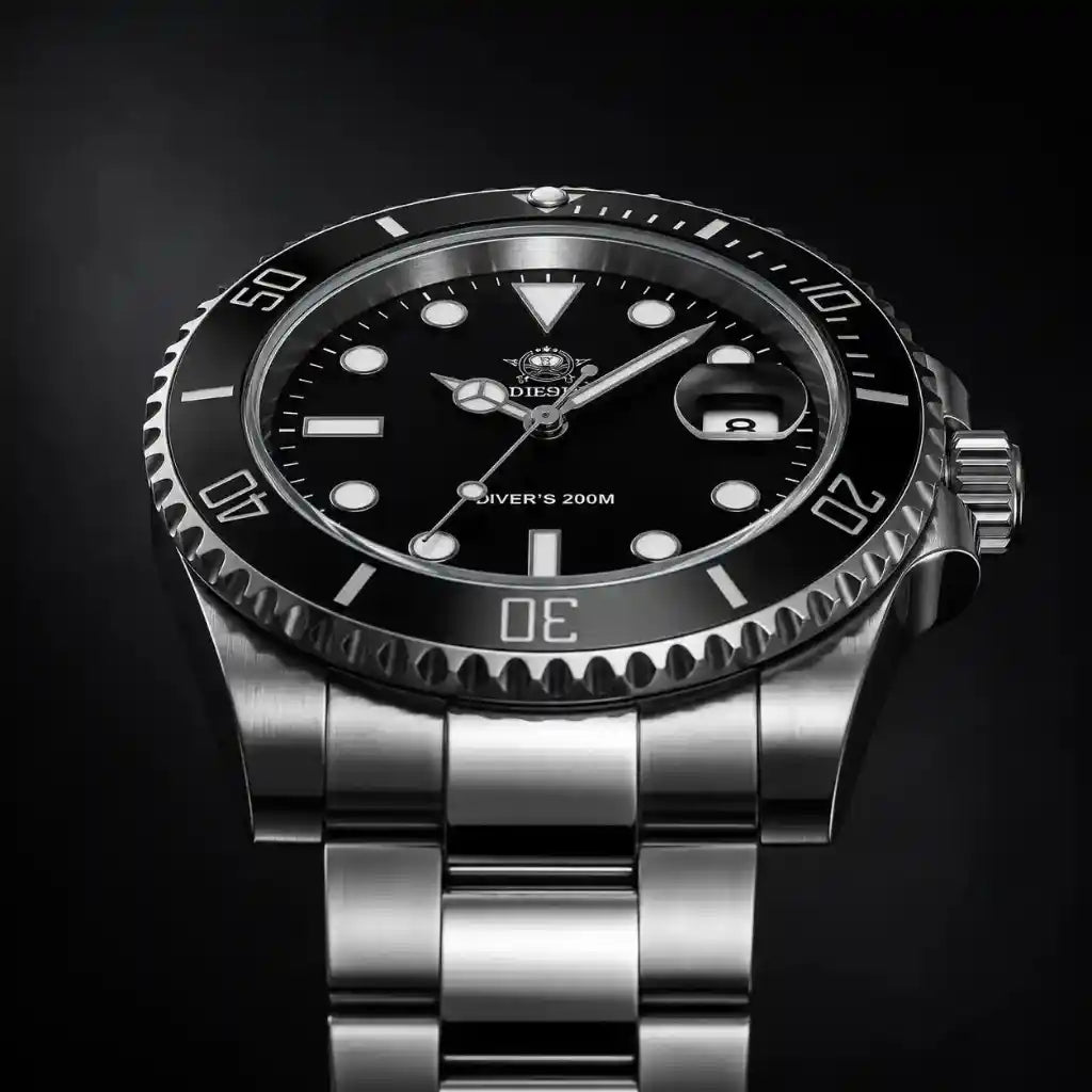 Relogio Quartzo Masculino Nautex Black sobre fundo escuro evidenciando o design all black e o acabamento fosco