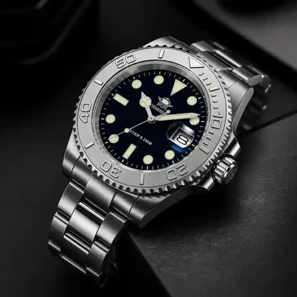 Relogio Quartzo Masculino Nautex Dark Blue sobre fundo preto 